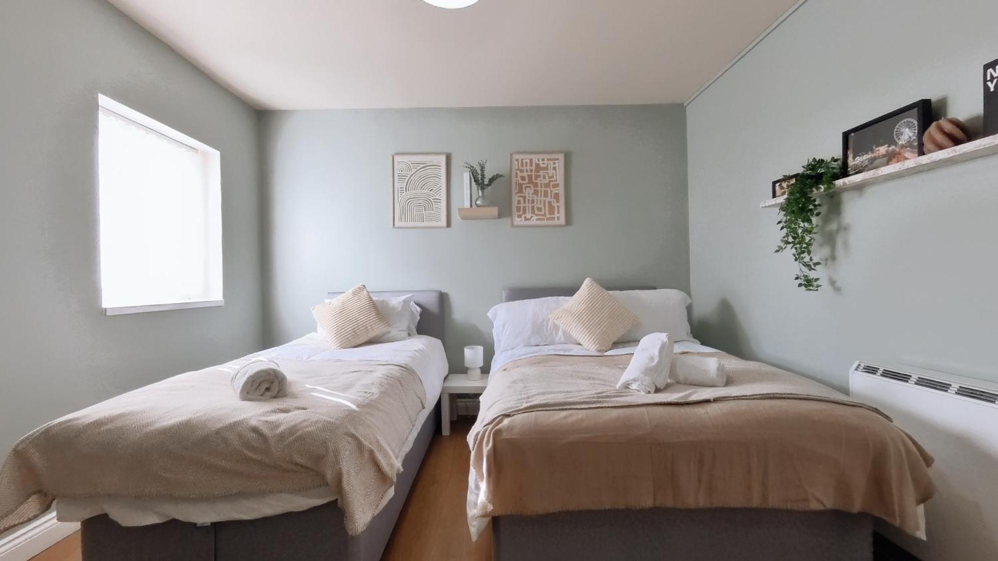 New Colourful & Spacious 2 Bedroom In With Free Wifi, Parking And Keyless Access Апартаменты Бирмингем