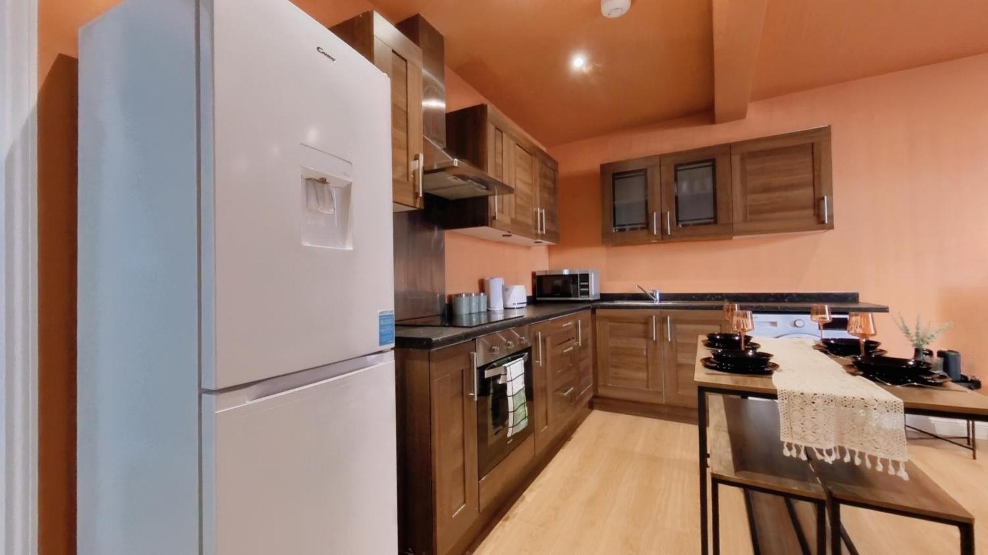 New Colourful & Spacious 2 Bedroom In With Free Wifi, Parking And Keyless Access Апартаменты Бирмингем