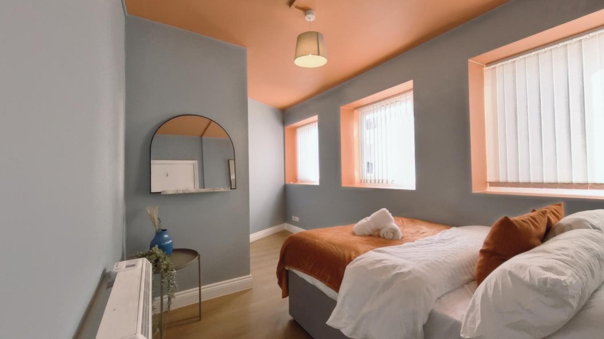 New Colourful & Spacious 2 Bedroom In With Free Wifi, Parking And Keyless Access * Бирмингем