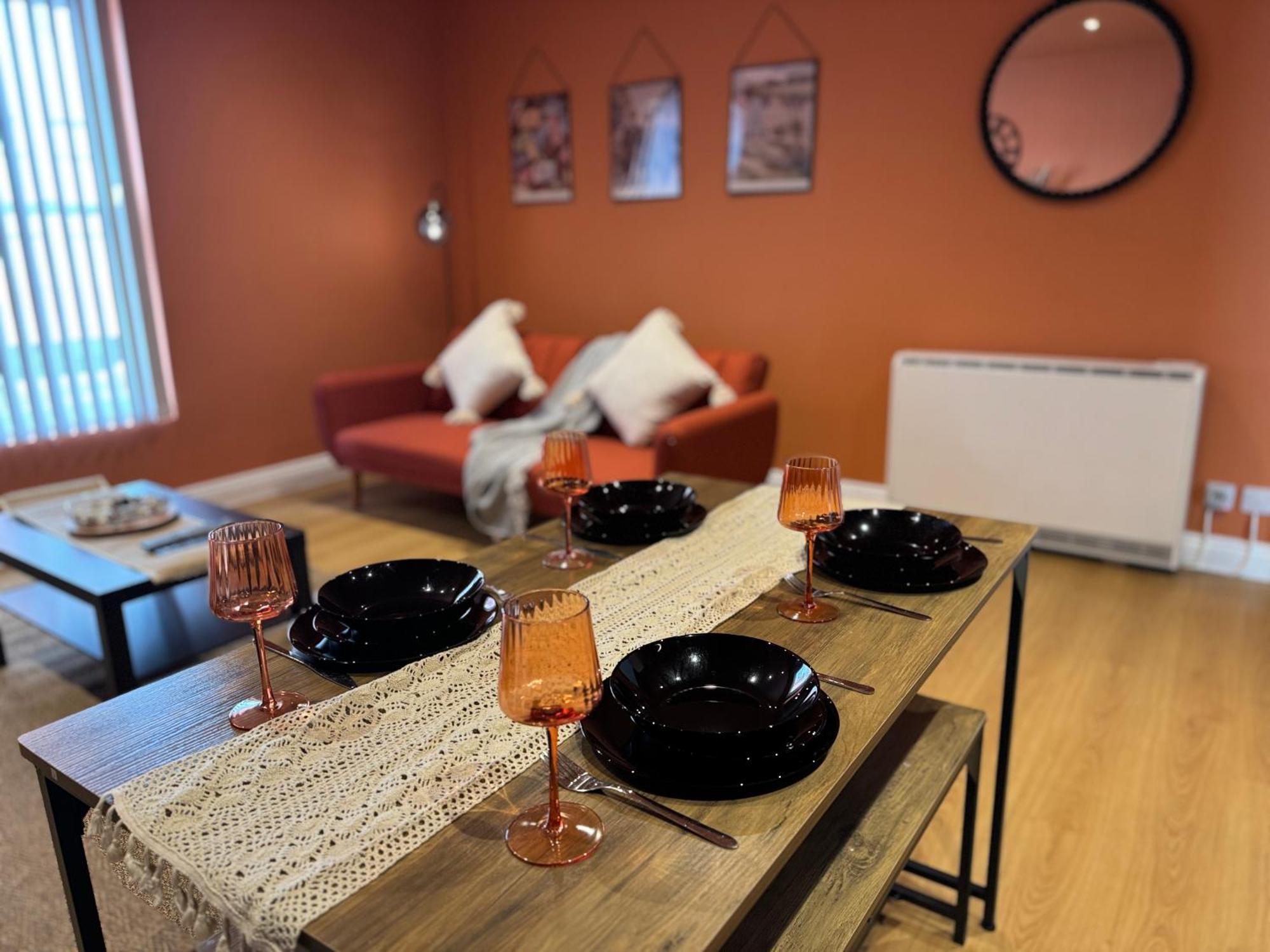 New Colourful & Spacious 2 Bedroom In With Free Wifi, Parking And Keyless Access Бирмингем
